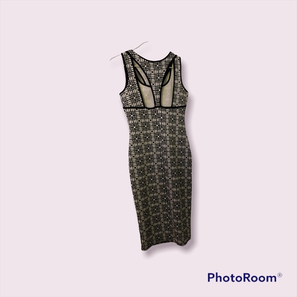 BooHoo women’s size 6 bodycon dress. Cocktail length - Picture 2 of 2